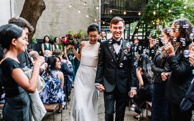 Perfect elegant wedding moments in Brooklyn Brownstone garden